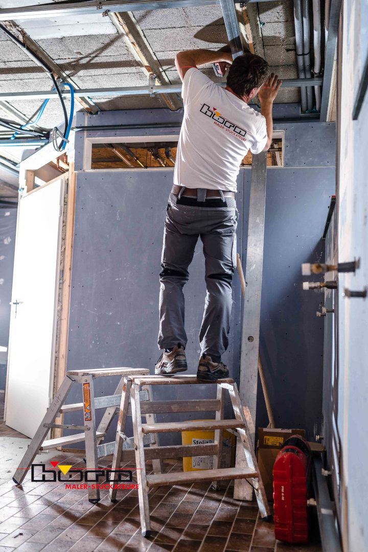 Trockenbau Montage­wände Ver­kofferungen Brand­schutz Dach­geschoss­ausbau 04